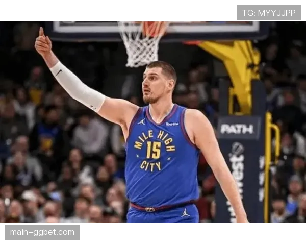 萨博尼斯28分15篮板10助攻三双 与约基奇同日内线对决